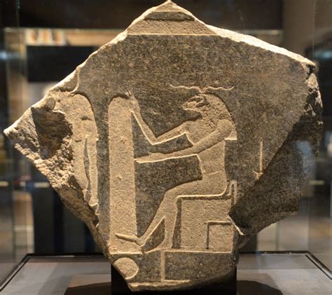 Cleopatra bevalt in een knielende houding (oud reliëf)