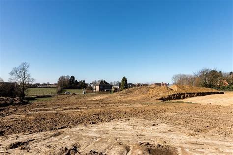 Geelbruine klei in een landbouwgebied in Limburg