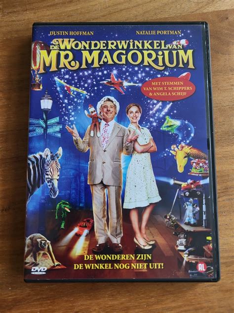 Dustin Hoffman als de excentrieke Mr. Magorium in zijn magische speelgoedwinkel.