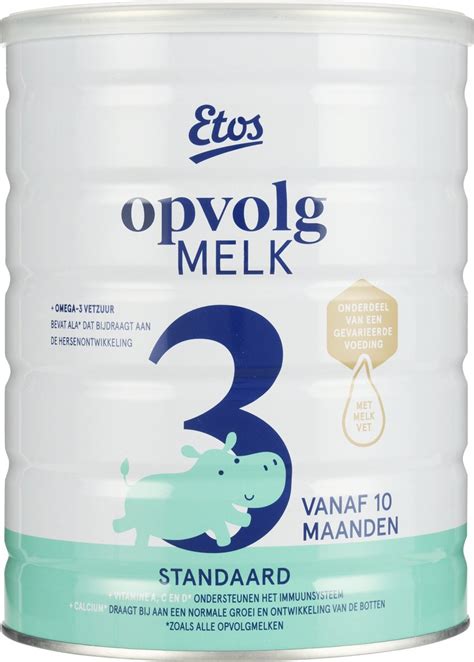 Illustratie van een baby die een fles met Etos Opvolgmelk Standaard 3 vasthoudt
