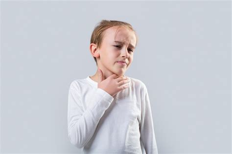 kind met paniek dat naar de keel grijpt