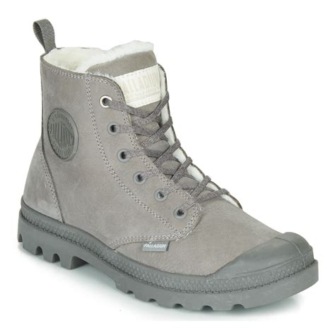 Illustratie van Palladium Pampa Hi dames laarzen in grijs flanel, met focus op het canvas bovenwerk en de kenmerkende zool.