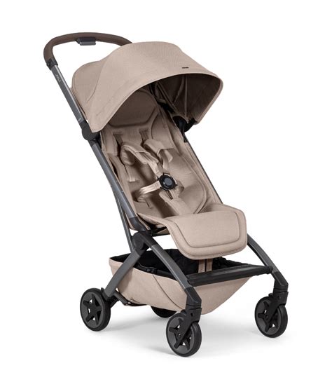 Foto van de Joolz Day⁵ kinderwagen in gebruik, met de zitoptie gericht op de ouder.