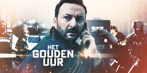 Illustratie van het 'gouden uur' met een baby bloot op de borst van de moeder.