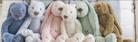 Baby speelgoed en knuffels in feestelijke verpakking