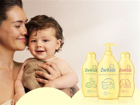 een selectie van Zwitsal babyverzorgingsproducten met de nieuwe, zachtere gele verpakking