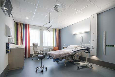 Interieur van een comfortabele kraamsuite in het Moeder & Kind Centrum