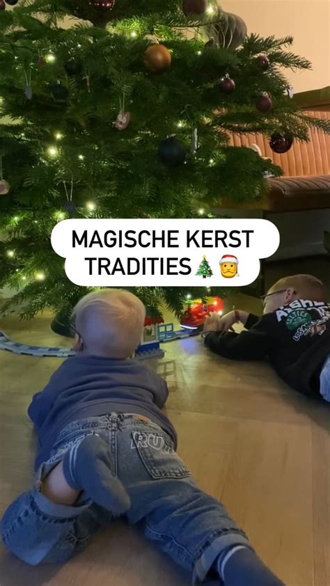 Kinderen die hun zelfgemaakte lampjes vasthouden, trots op hun creaties.