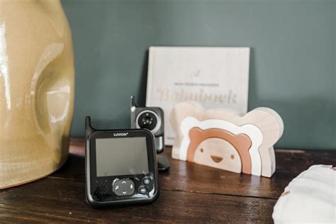 Babyfoon geplaatst op een hoge kast voor een goed overzicht