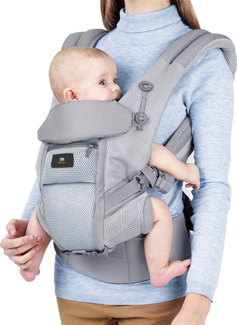 Illustratie die de correcte M-positie van de baby in de Greentom draagzak toont.