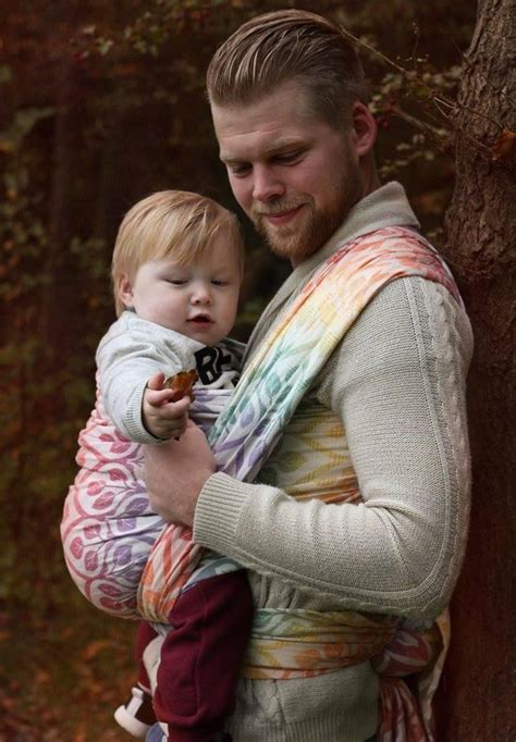 Illustratie van een Yaro draagdoek met diverse patronen en kleuren