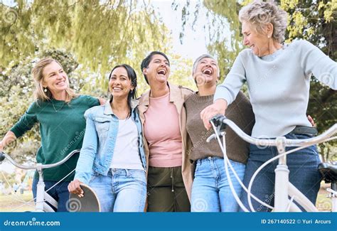 Foto van baby's en peuters die plezier hebben tijdens een zwemles