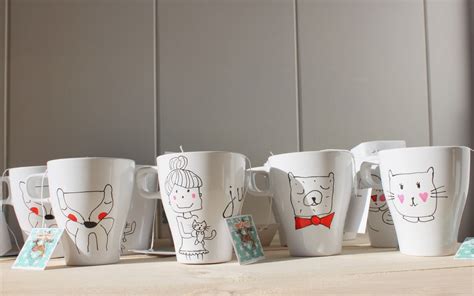 Voorbeeld van een mok versierd met porseleinstift.