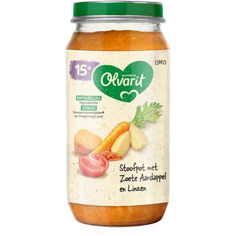 Een baby die geniet van Olvarit babyvoeding met courgette en witvis