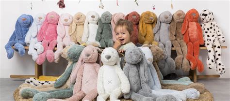 Montage van verschillende Happy Horse knuffels in diverse kleuren en vormen