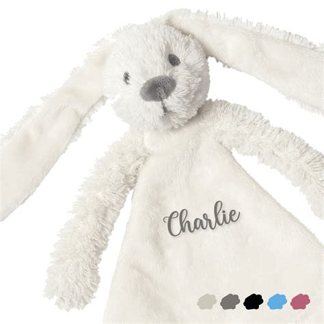Voorbeeld van een gepersonaliseerd Happy Horse konijn met geborduurde naam