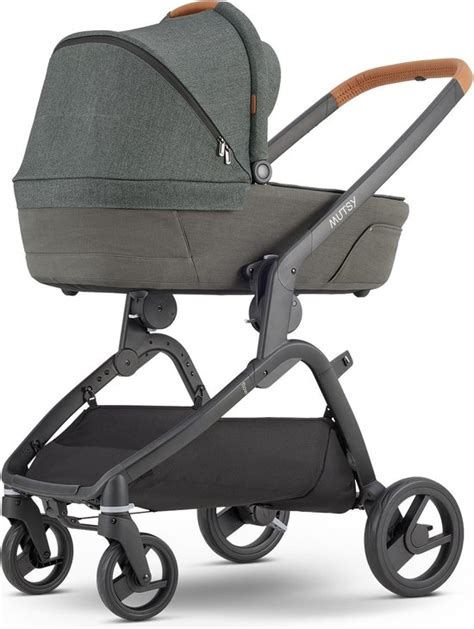Illustratie van de Mutsy i2 kinderwagen met reiswieg