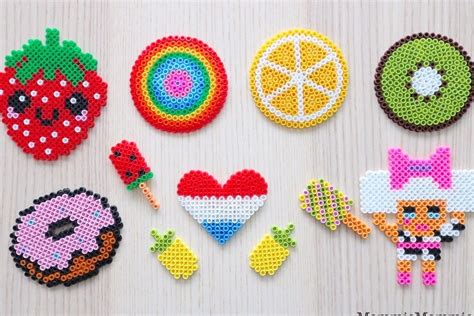 Voorbeelden van platte strijkkralen die zijn omgesmolten tot armbandjes