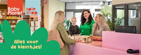 Interieur van de ruime BabyPlanet Sale Shop in Meppel met diverse babyproducten