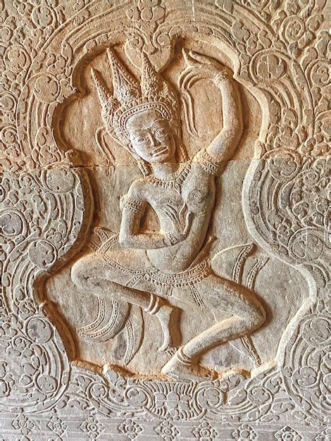 Bas-reliëf van de strijd tussen Vali en Sugriva in Angkor Wat.