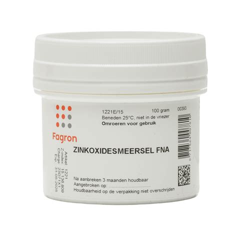 Potje zinkzalf en een babybil met een beschermende laag zalf