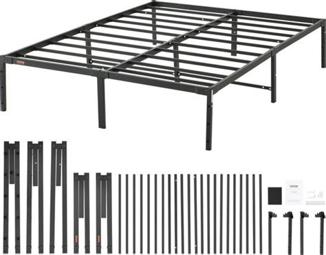 Detail van een metalen bedframe met lattenbodem