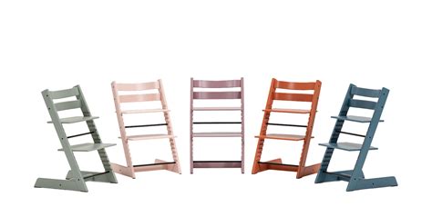 Illustratie van verschillende kleuren Stokke Tripp Trapp stoelen