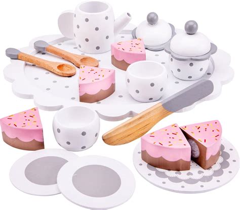 Howa houten theeservies met taart, muffins en donuts