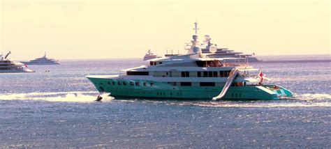 Infographic die het proces van online veiling van in beslag genomen goederen weergeeft.