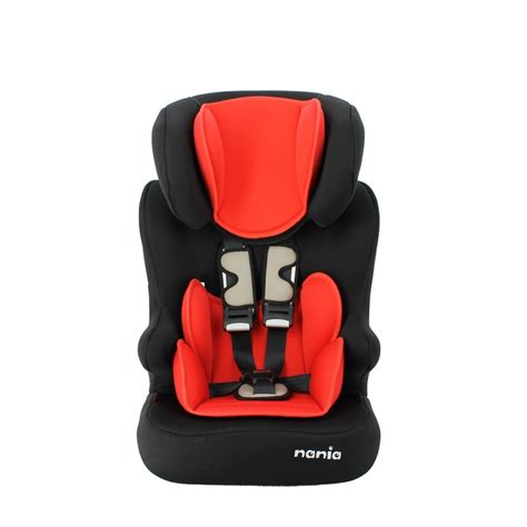 Illustratie van het Nania-logo en diverse autostoeltjes