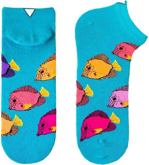 Illustratie van diverse fruitijsjes in vrolijke kleuren