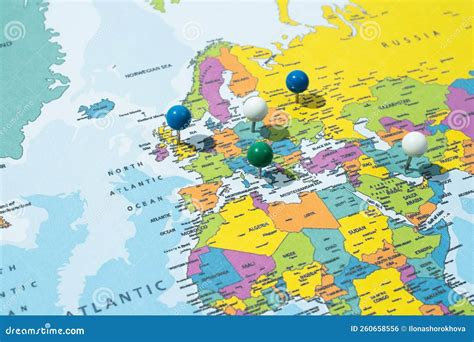 Overzicht van de verschillende plaatsen en hun vermeldingen in de gids.