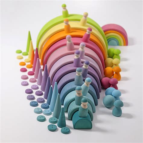 Illustratie van de Grimms Pastel Rainbow en de Grimms Rainbow Spiral.