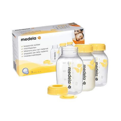 Set van Medela moedermelkflesjes met maataanduidingen en schroefdeksels.