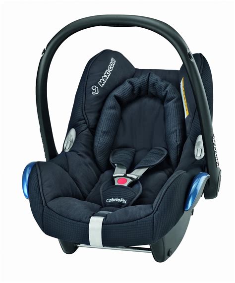 Baby in Maxi-Cosi CabrioFix Nomad Black autostoel in de auto