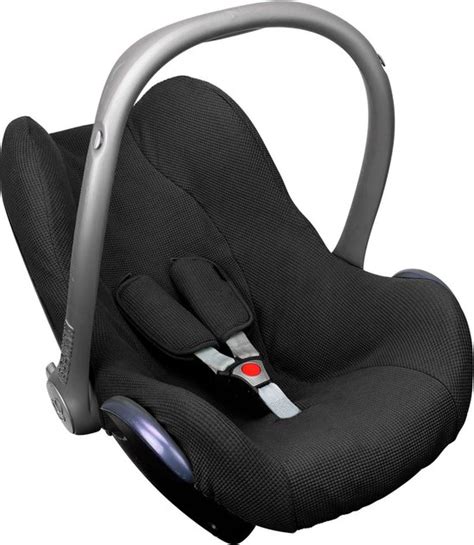 Detail van de geïntegreerde zonnekap en ergonomische draagbeugel van de Maxi-Cosi CabrioFix