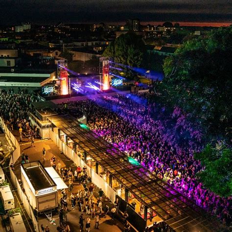 Archiefbeeld van een verloskundigenpraktijk met een ouderwetse sfeer