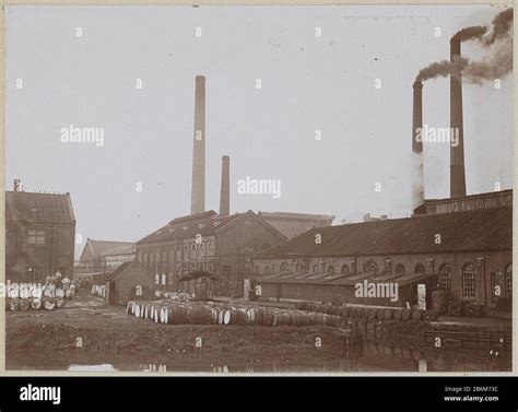 Historische stoomspinnerij met rokende schoorstenen