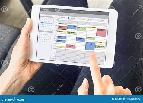 Kalender met gemarkeerde afspraken en wachttijden.
