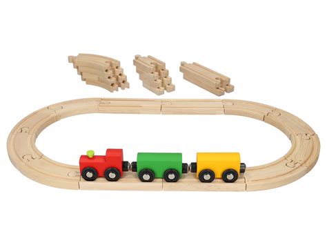 Houten blokken en treinbaan als voorbeeld van educatief en duurzaam speelgoed