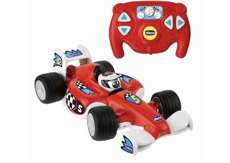 Illustratie van verschillende Chicco bestuurbare auto's in rode kleurstelling, met focus op het design en de afstandsbedieningen.