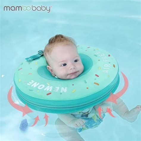 Illustratie van een baby die veilig in een speciale baby zwemband in het water dobbert.