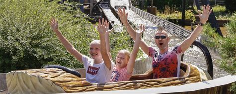 kinderen die plezier hebben in Kernie's Familiepark in Wunderland Kalkar
