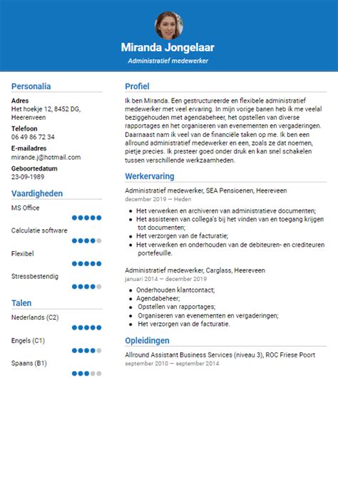Infographic die de belangrijkste vaardigheden voor een administratief medewerker in de kraamzorg weergeeft.