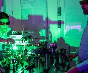 Illustratie van een 3D-bioprinter die weefsel print