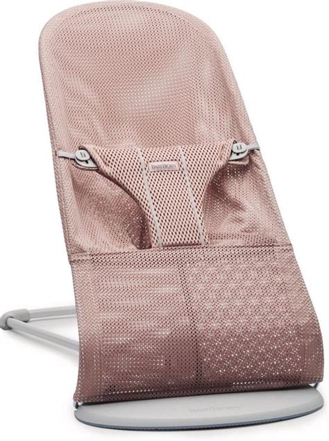 Gedetailleerde foto van de BabyBjörn wipstoel, met nadruk op de ergonomische vormgeving.