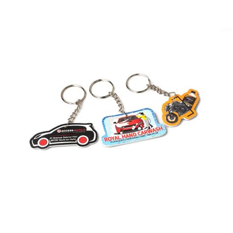 Sleutelhangers in de vorm van miniatuurproducten van bekende merken uit de jaren '80.