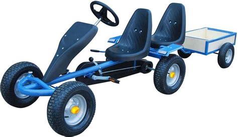 Skelter met diverse accessoires zoals een aanhanger en rolbeugel