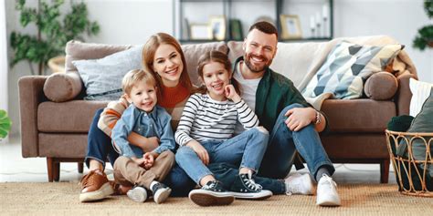 Collage van positieve recensies van gezinnen