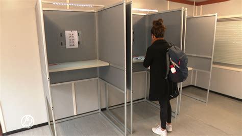 Foto van een stembureau in Nederland